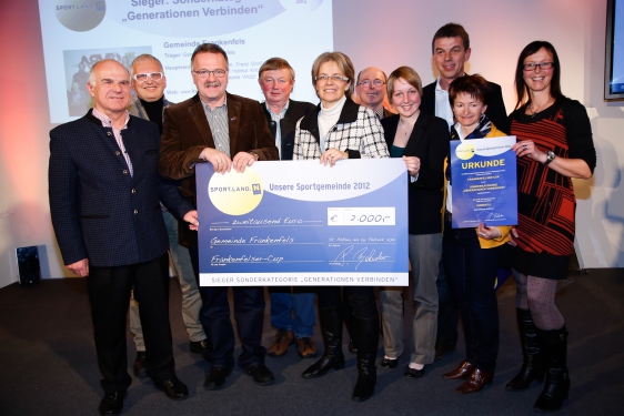 Datei:Auszeichnung Frankenfels 2013.jpg