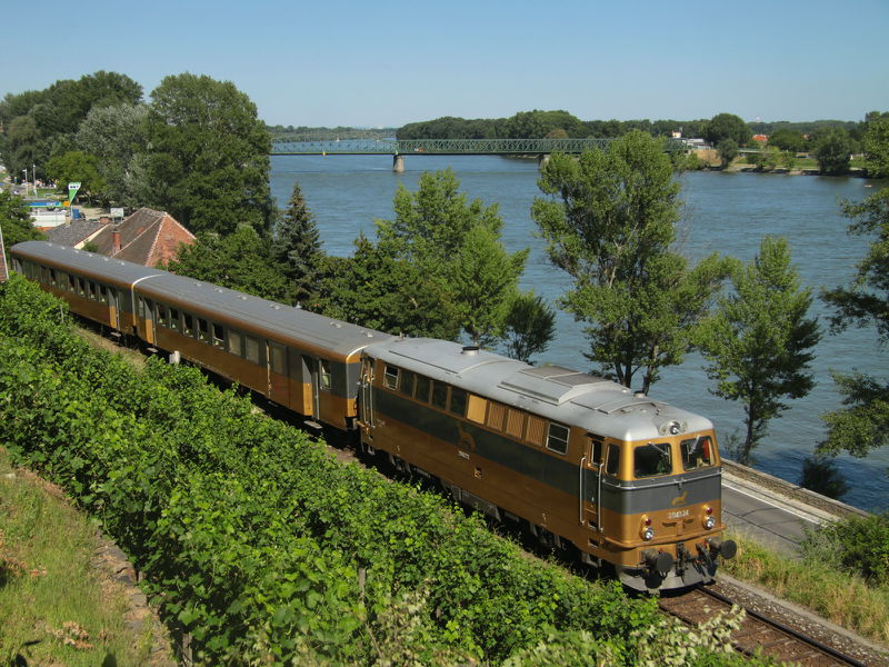 Datei:Wachaubahn bei Förthof.JPG