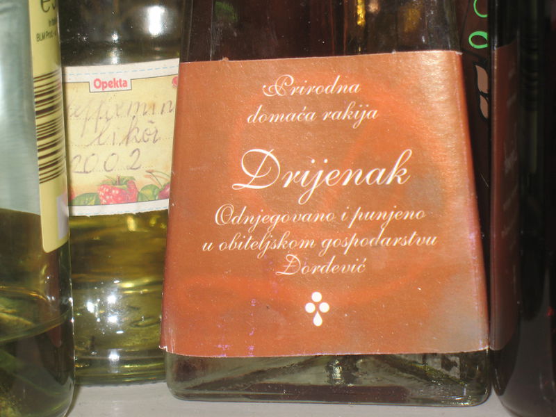 Datei:Kroatischer Dirndlschnaps1.JPG