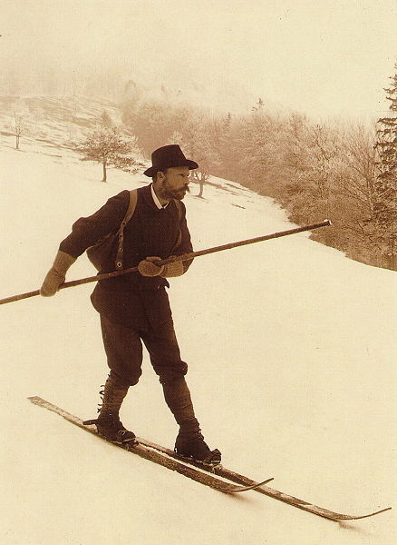 Datei:Zdarsky auf Schier.jpg