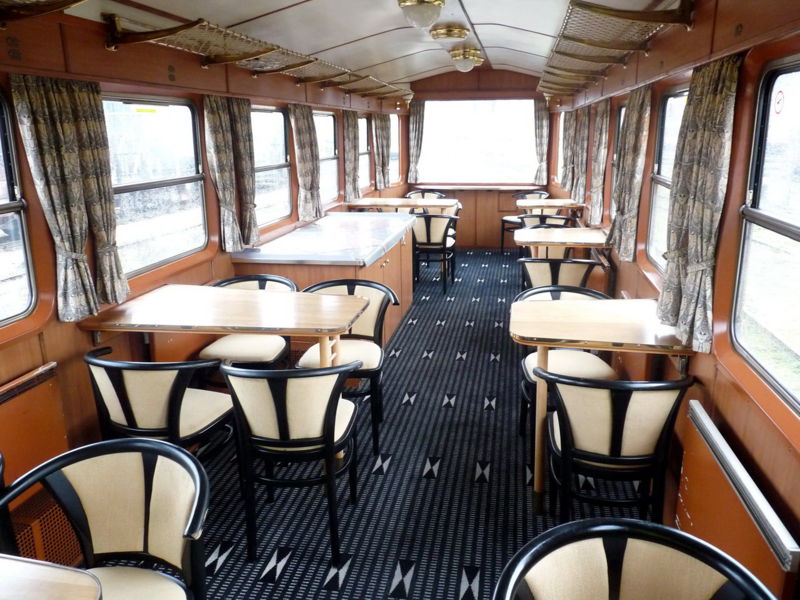 Datei:MZB Salonwagen - gr.Scheibe.jpg