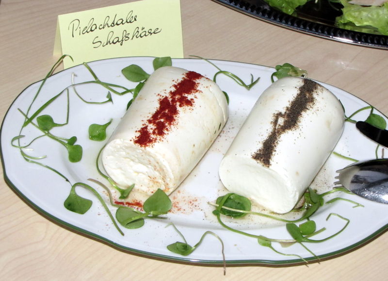 Datei:SK-Schafkäse Buffet.jpg