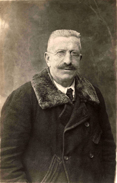 Datei:Pfarrer JOhann Schnabl ca1925.JPG